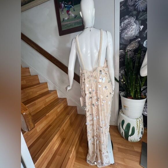 MAC DUGGAL CRYSTAL EMBELLISHED
CASCADE OPEN BACK
COLUMN GOWN / size 16 - Picture 7 of 10